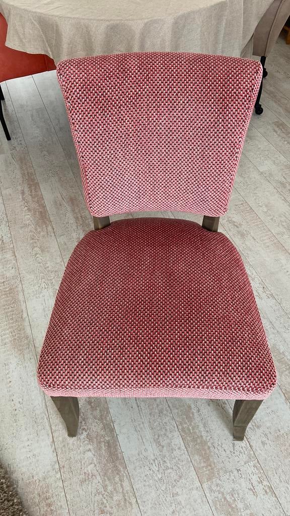 Timothy Oulton eetkamerstoel(2x) - roze stof, houten poten, Huis en Inrichting, Twee, Overige kleuren, Ophalen of Verzenden, Zo goed als nieuw