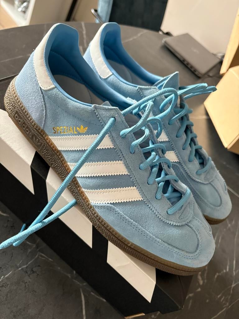 Adidas Handball Spezial lichtblauw maat 44, Ophalen of Verzenden, Zo goed als nieuw, Blauw, Sneakers of Gympen