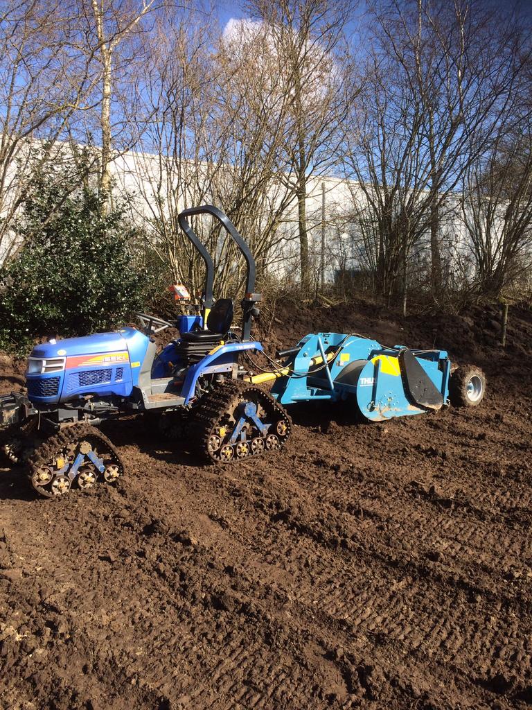 Manegebodem paardenbak drainage egaliseren