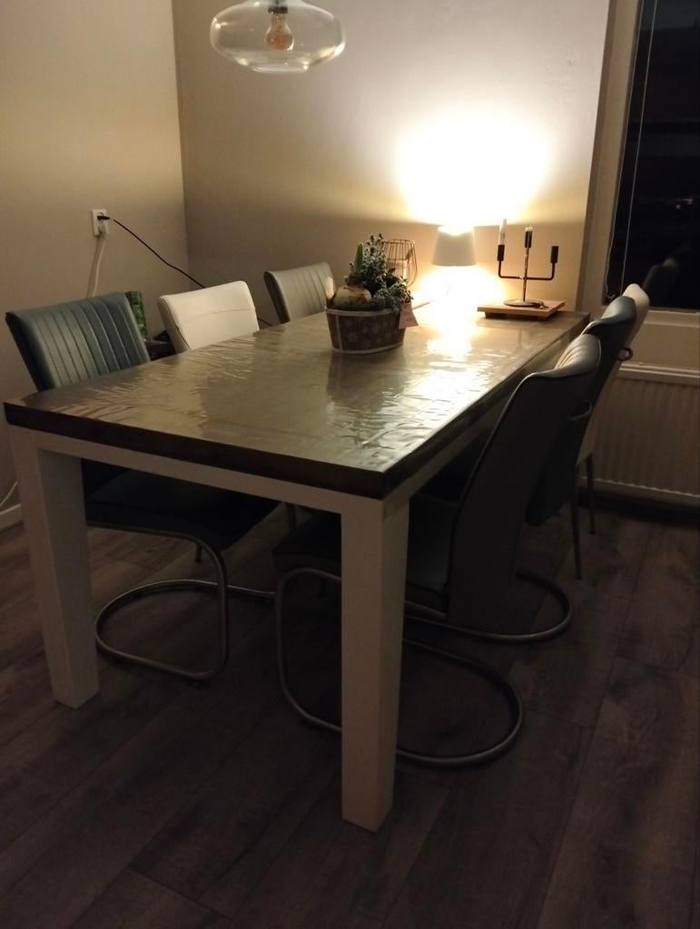 Eettafel met stoelen € 200,00, Ophalen