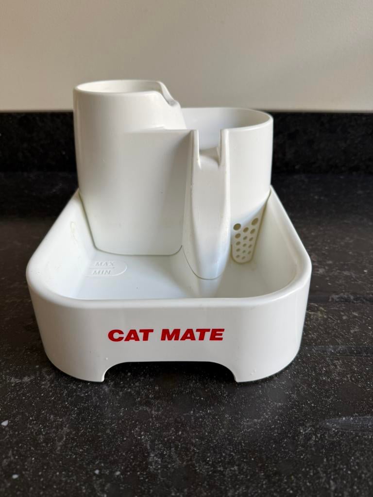 Cat Mate drinkfontein, 2 liter zgan, Dieren en Toebehoren, Kattenvoerbakken en Drinkbakken, Ophalen of Verzenden, Zo goed als nieuw