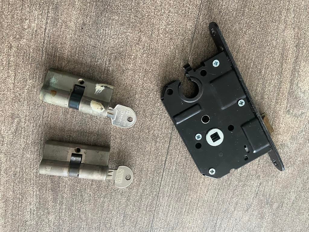 2 Losse Cilinders met Sleutel - Zelf Bijmaken, Ophalen of Verzenden, Gebruikt, Overige materialen, Slot