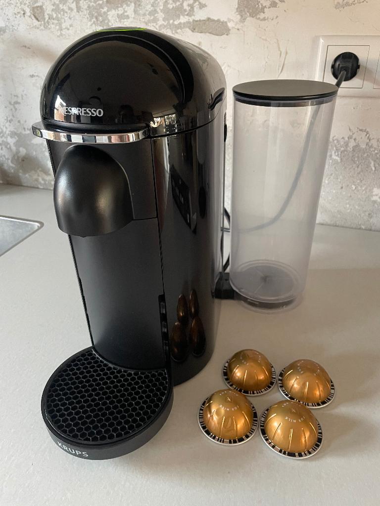 Nespresso Vertuo Plus, Ophalen, Gebruikt, Koffiemachine, Koffiepads en cups