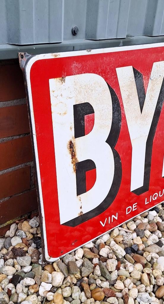 Groot emaille reclamebord voor het Franse aperitief BYRRH., Ophalen, Reclamebord, Gebruikt, .