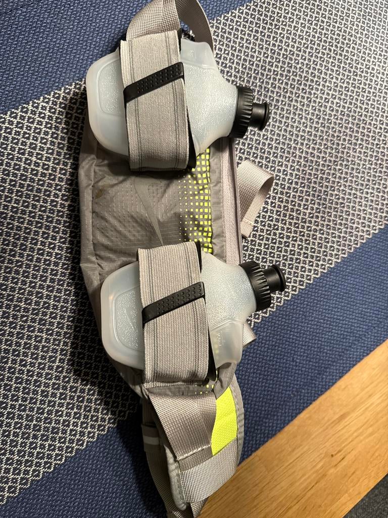 Nike hardloop heuptas met bidons, Nike, Overige typen, Ophalen of Verzenden, Zo goed als nieuw