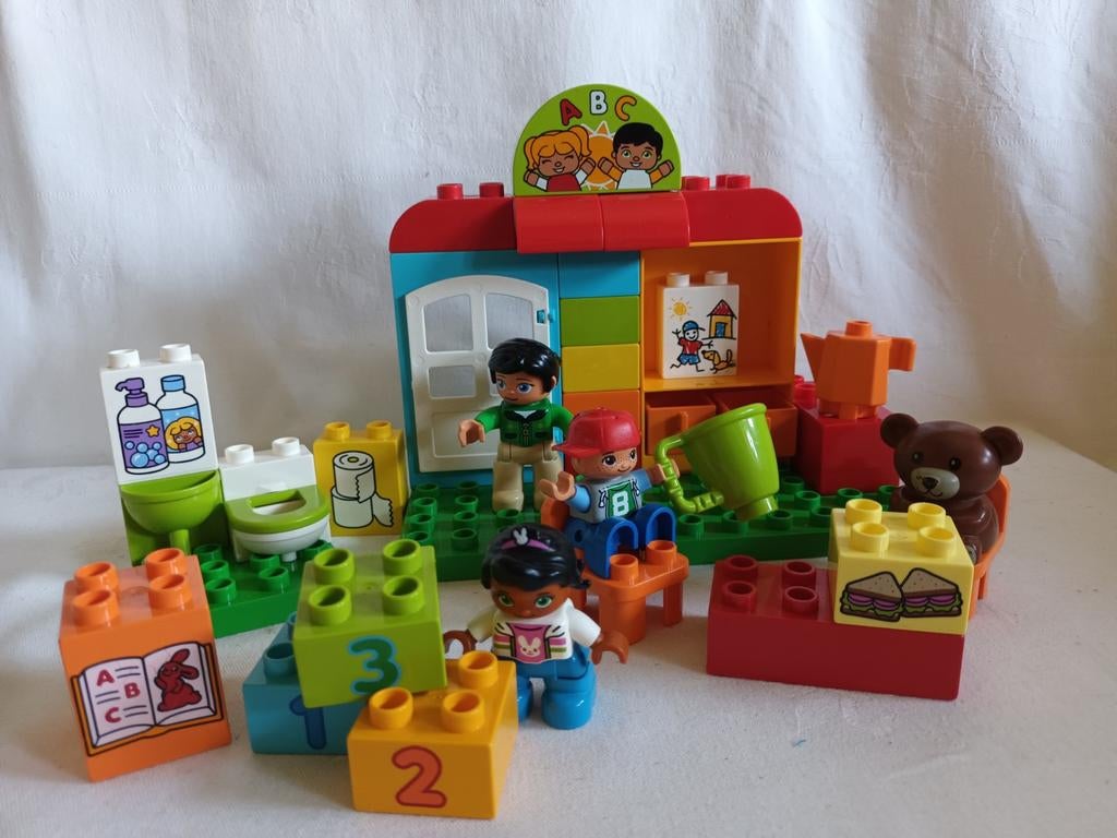 Duplo My Town kleuterklas set 10833, Kinderen en Baby's, Speelgoed | Duplo en Lego, Zo goed als nieuw, Duplo, Complete set, Ophalen of Verzenden