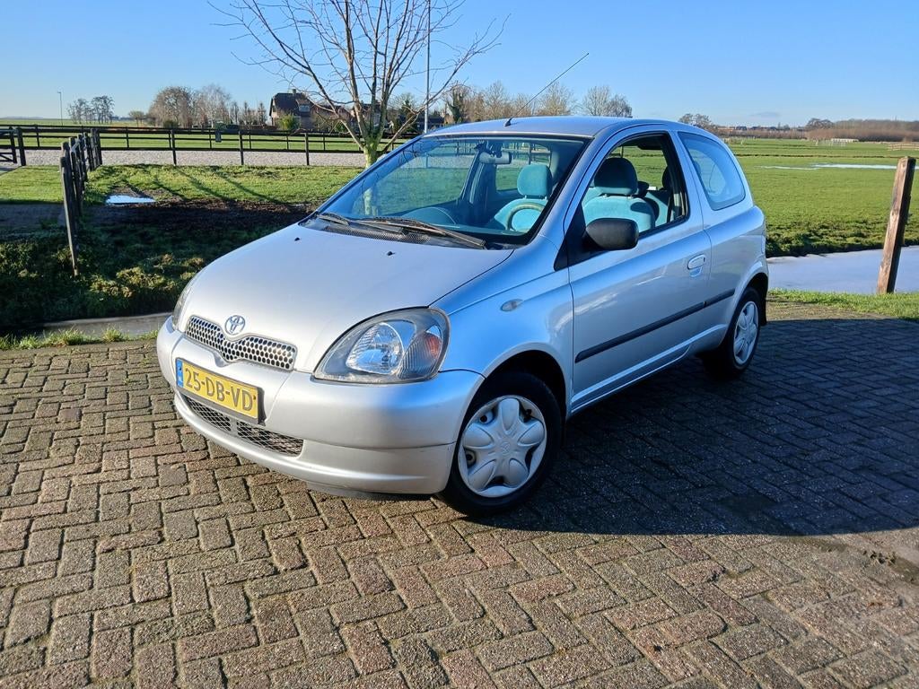 Toyota Yaris 1.0 16V Vvti 3DR 1999 Grijs, Voorwielaandrijving, 4 cilinders, 400 kg, 68 pk