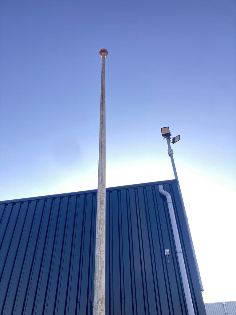 Vlaggemast compleet met kantelvoet, Telecommunicatie, Antennes en Masten, Ophalen, Zo goed als nieuw, Antenne