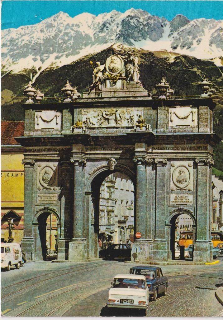 Oostenrijk, Innsbruck met auto's oa opel Kadett A, Renault 8, Verzamelen, Ophalen of Verzenden, 1960 tot 1980, Gelopen, Oostenrijk