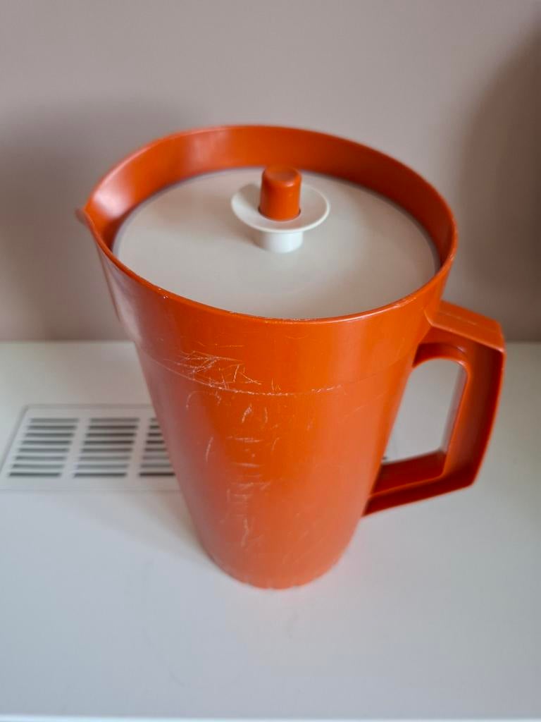 Tupperware kan, oranje, met afsluitbare deksel., Ophalen of Verzenden, Gebruikt, Oranje, Beker of Kan