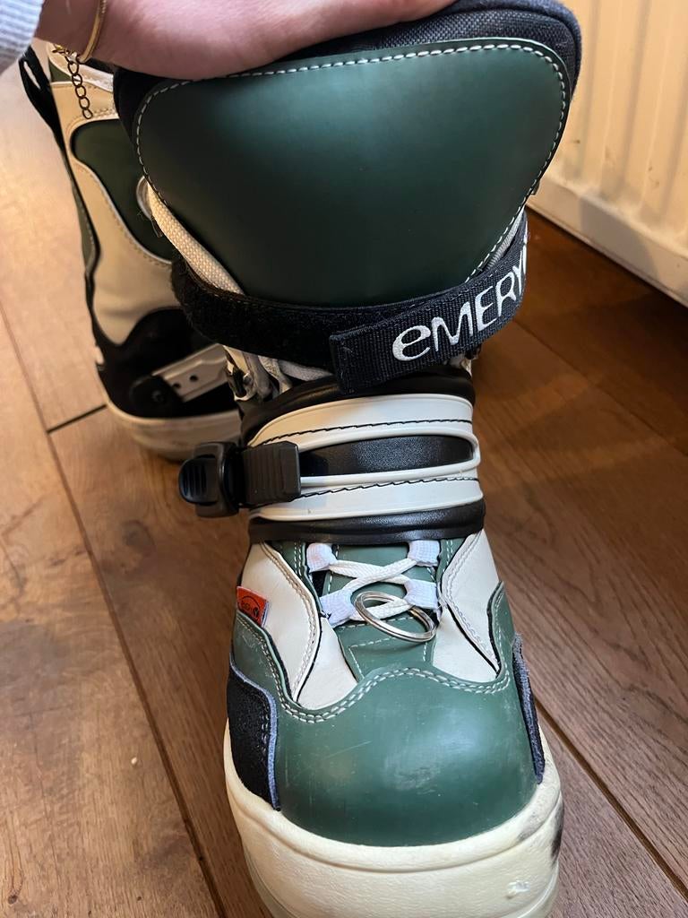 Emery Hard Snowboardschoenen + click-on Bindingen, Ophalen of Verzenden, Gebruikt, Schoenen