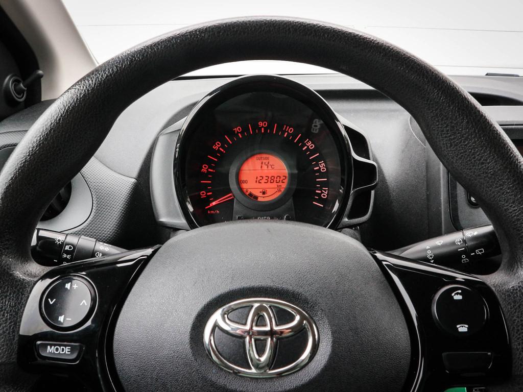 Toyota Aygo 1.0 VVT-i x-fun | Airco | Audio | Allseason | 5, Voorwielaandrijving, Start-stop-systeem, Stof, Gebruikt