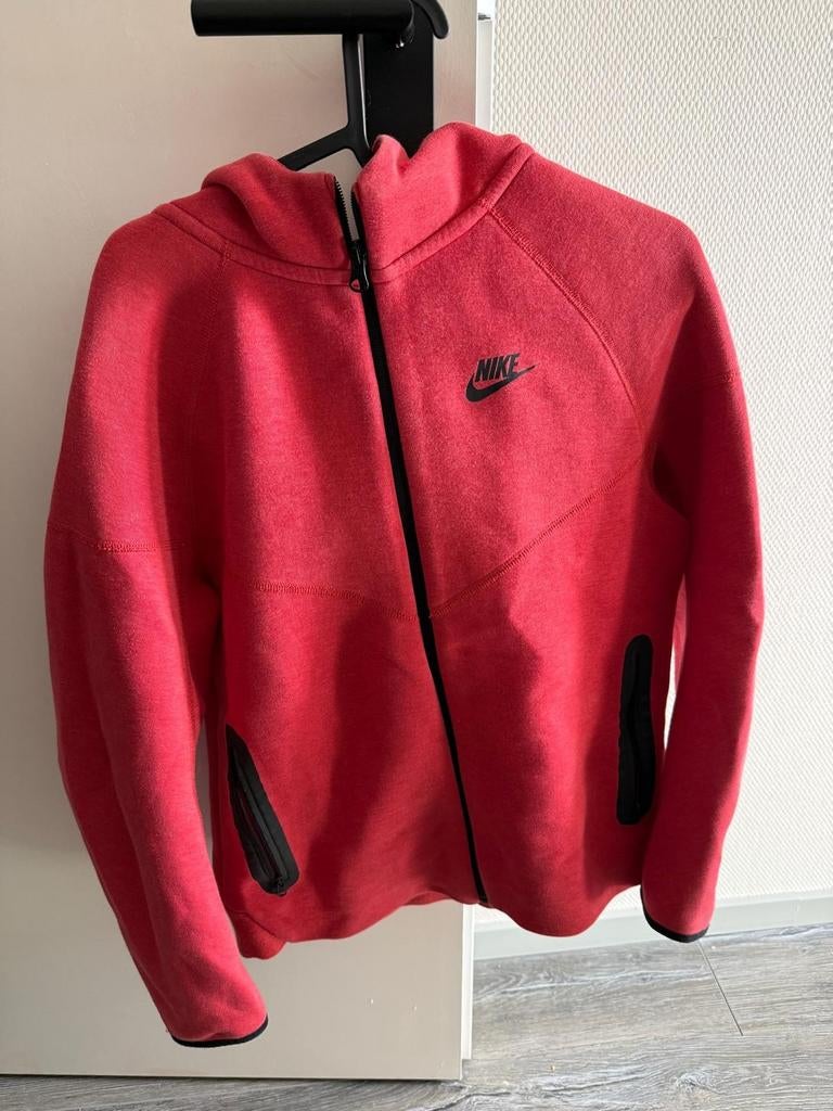 Te koop Rood Nike Tek vest maat 158-170, Kleding | Heren, Sportkleding, Ophalen, Nike, Zo goed als nieuw, Maat 46 (S) of kleiner