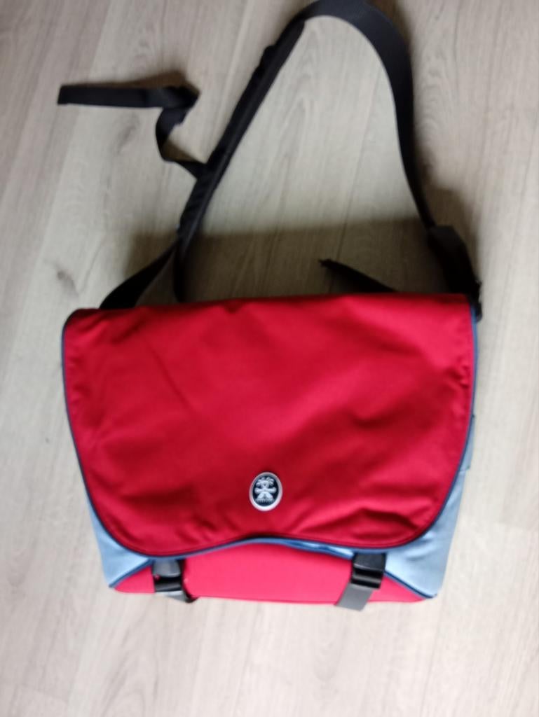 Crumpler. Laptop/ schoudertas. Nieuwstaat., Ophalen of Verzenden, 15 inch, Zo goed als nieuw