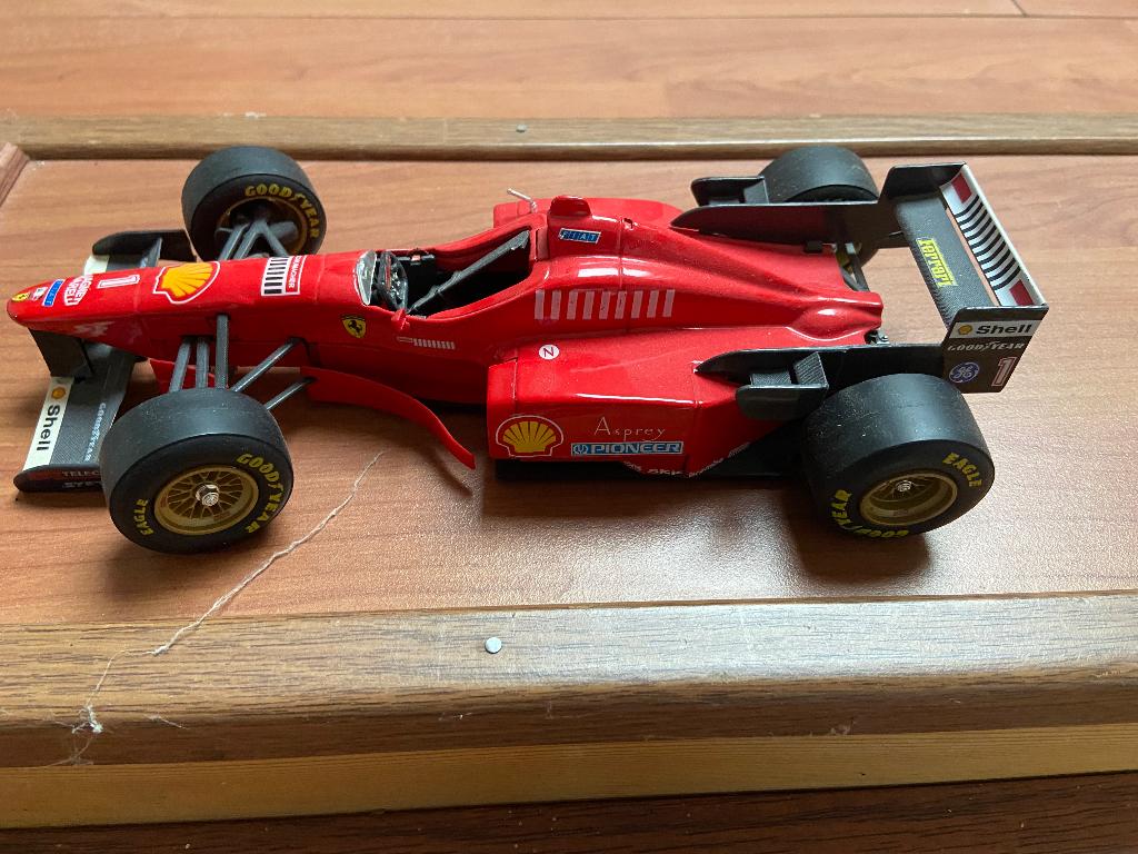 Ferrari f310 1996 scale 1/20, Hobby en Vrije tijd, Modelauto's | 1:18, Ophalen, Zo goed als nieuw, Auto, Maisto
