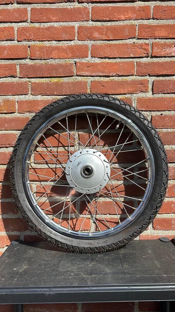 Honda SS50/C50 velg 17 inch – Araya Japan + Michelin band, Fietsen en Brommers, Brommeronderdelen | Kreidler, Zo goed als nieuw
