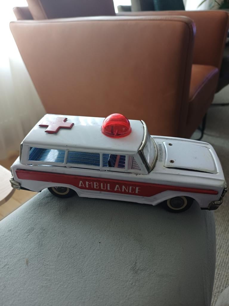 Vintage blikken ambulance - compleet en in goede staat, Verzamelen, Speelgoed, Ophalen of Verzenden, Gebruikt