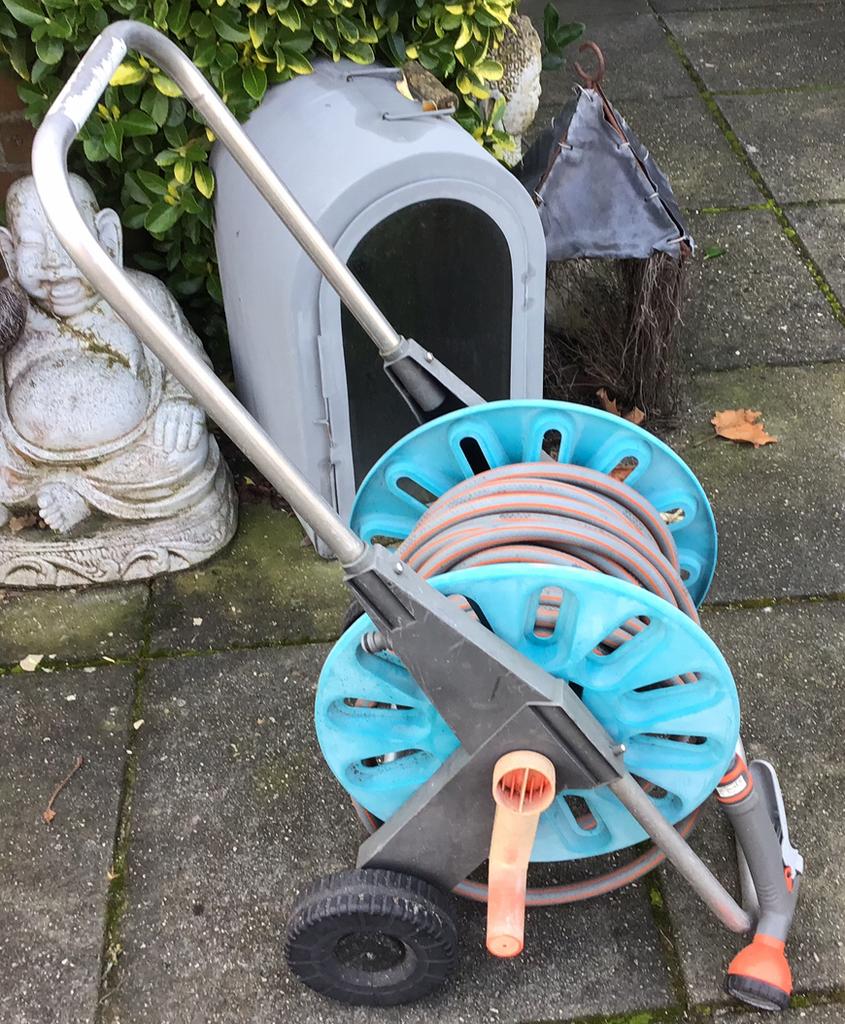 GARDENA TUINHASPEL MET TUINSLANG EN SPROEIKOP, Tuin en Terras, Tuinslangen, Ophalen of Verzenden, Gebruikt, Tuinslanghaspel