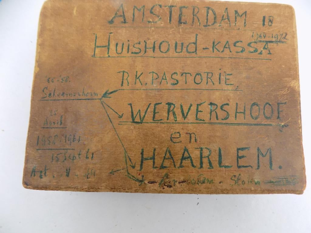 Kartonnen geldkistje Rooms Katholieke pastorie brocante, Ophalen of Verzenden, Gebruikt