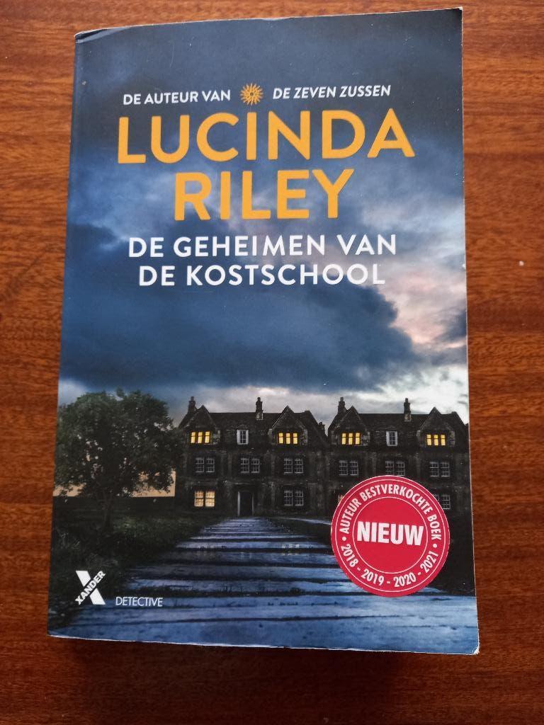 Lucinda Riley, de Geheimen van de kostschool, Ophalen of Verzenden, Gelezen, Lucinda Riley