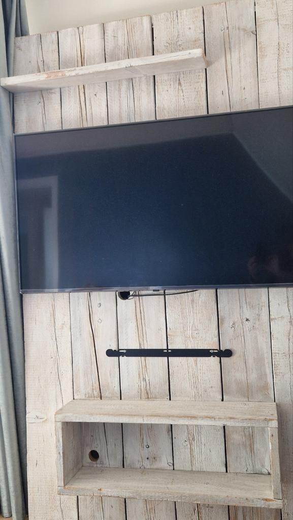 Massief houten TV wand / TV meubel met LED verlichting, Huis en Inrichting, Kasten | Televisiemeubels, Ophalen, 100 tot 150 cm