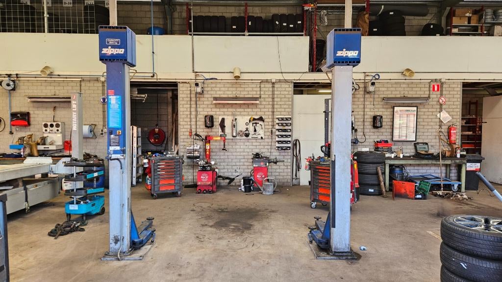 Gebruikte 2 koloms hefbrug autobrug Zippo 1532 3000Kg, Ophalen