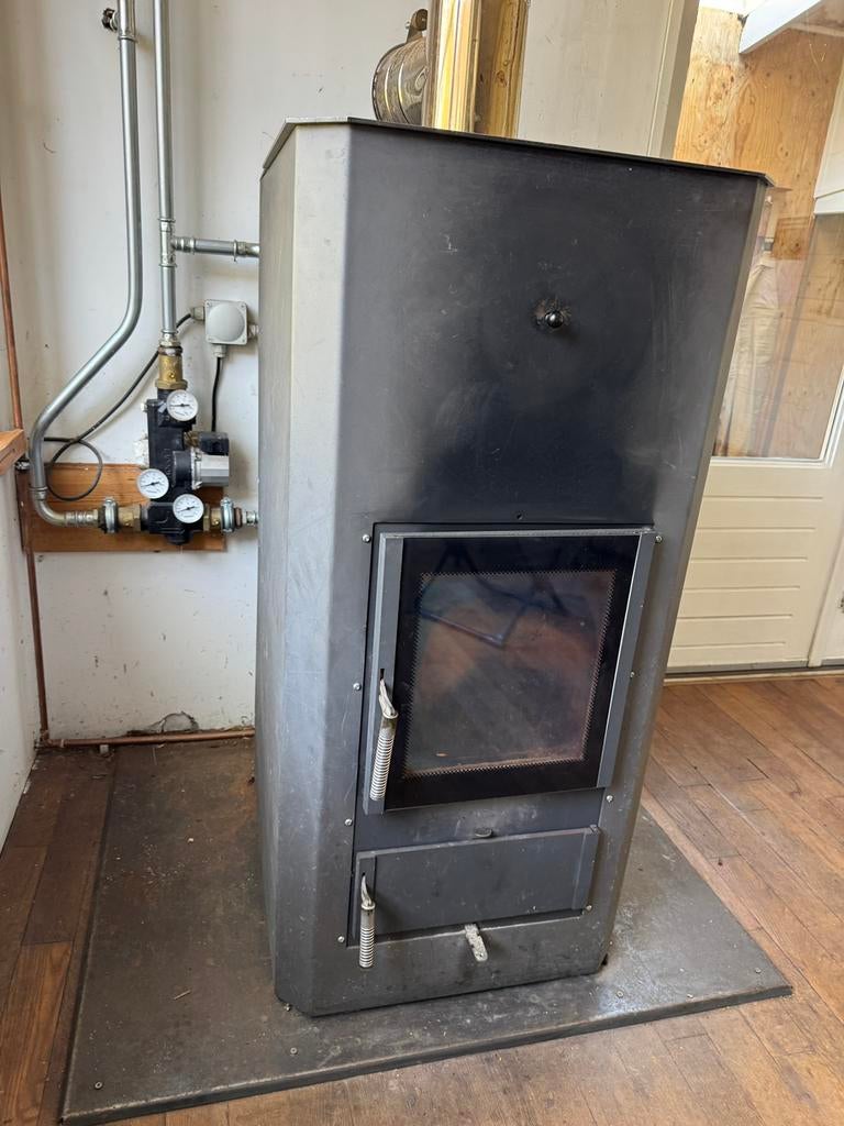 Complete houtgestookte cv-installatie, buffer- expansievat, Ophalen, Gebruikt, Houtkachel, Vrijstaand