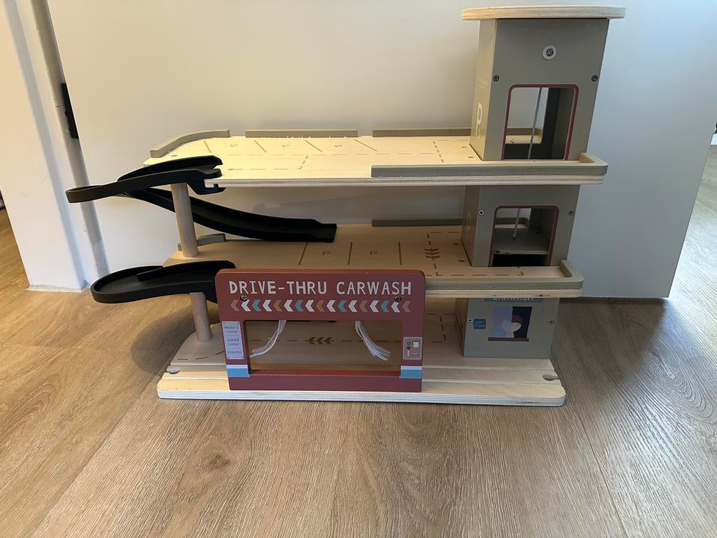 Little dutch houten garage, Kinderen en Baby's, Speelgoed | Houten speelgoed, Ophalen, Zo goed als nieuw, Rij- of Hobbelspeelgoed