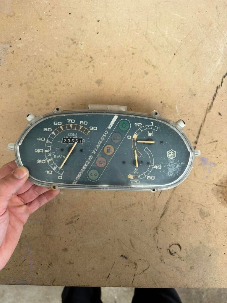 Piaggio quartz teller bak 50cc 125cc 180cc, Ophalen of Verzenden