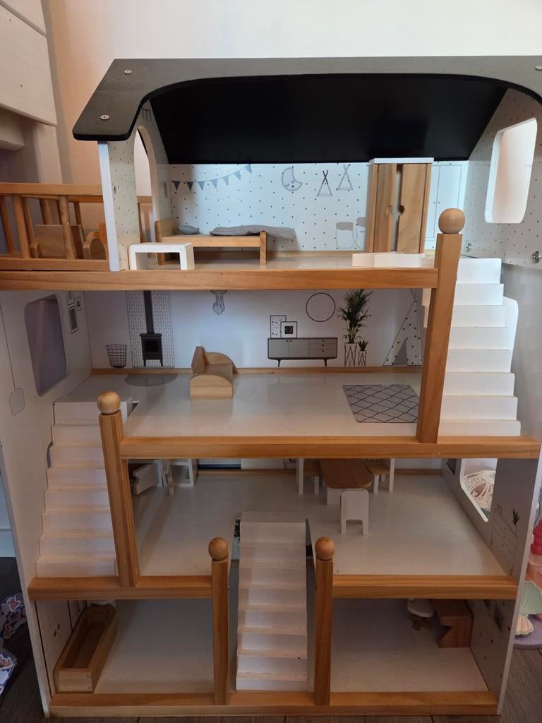 Mooi groot poppenhuis, Ophalen, Zo goed als nieuw