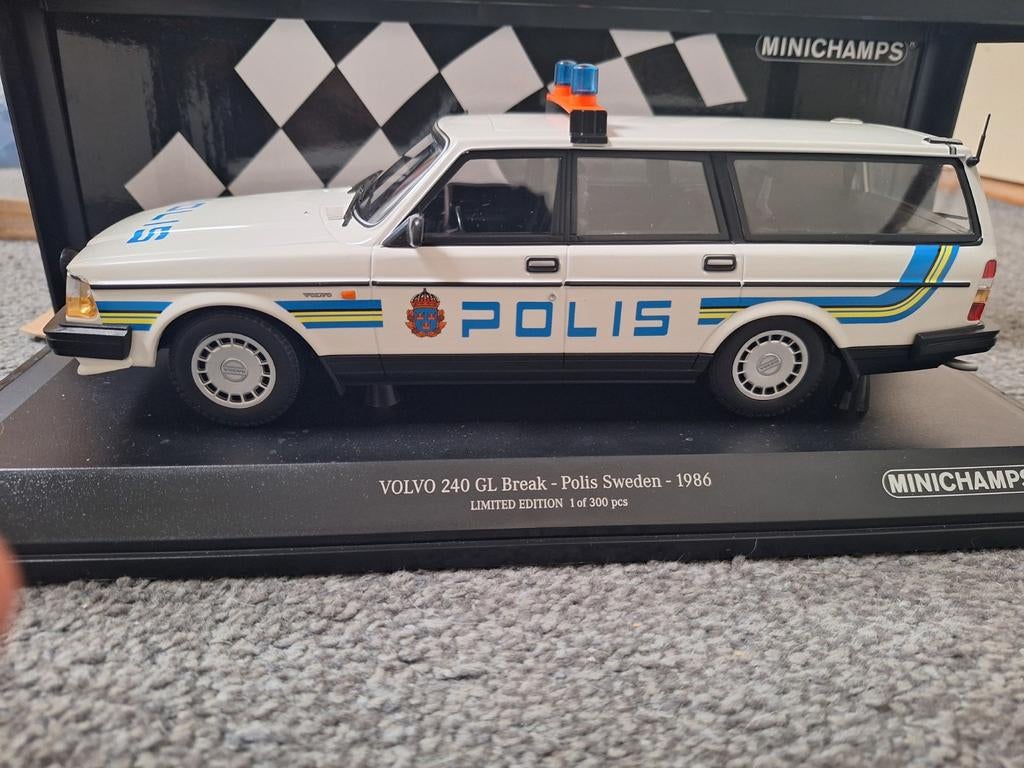 Volvo 240 polis 1/18, Ophalen of Verzenden, Nieuw