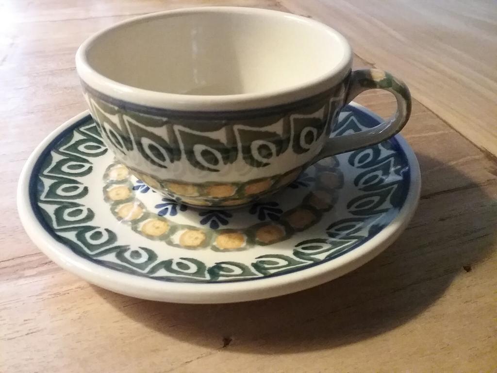 3 kop en schotels Bunzlau pools aardewerk 74, Ophalen, Zo goed als nieuw, Overige stijlen, Kop(pen) en/of Schotel(s)