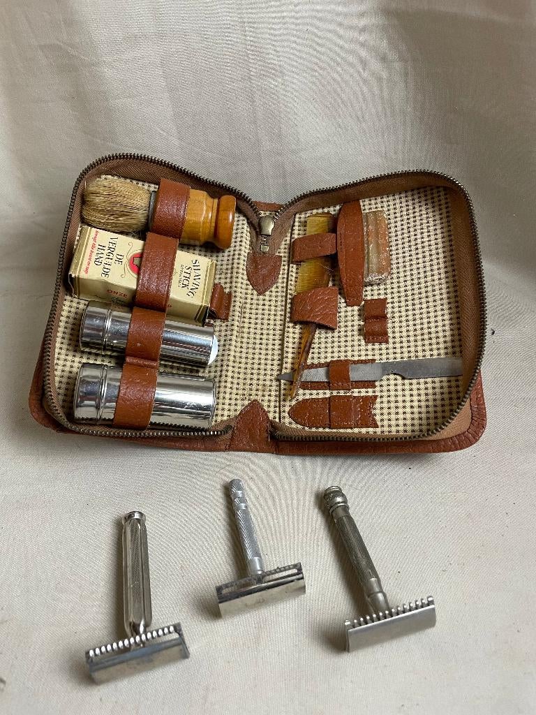 Oude heren scheerset in etui met 3 scheermesjes, Ophalen of Verzenden, Gebruikt, Overige typen