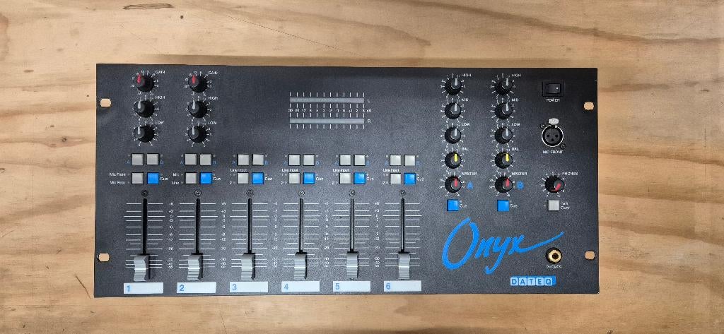 Dateq Onyx mengpaneel – 6-kanaals mixer – gebruikte staat, Ophalen of Verzenden, Gebruikt, 5 tot 10 kanalen, Microfooningang