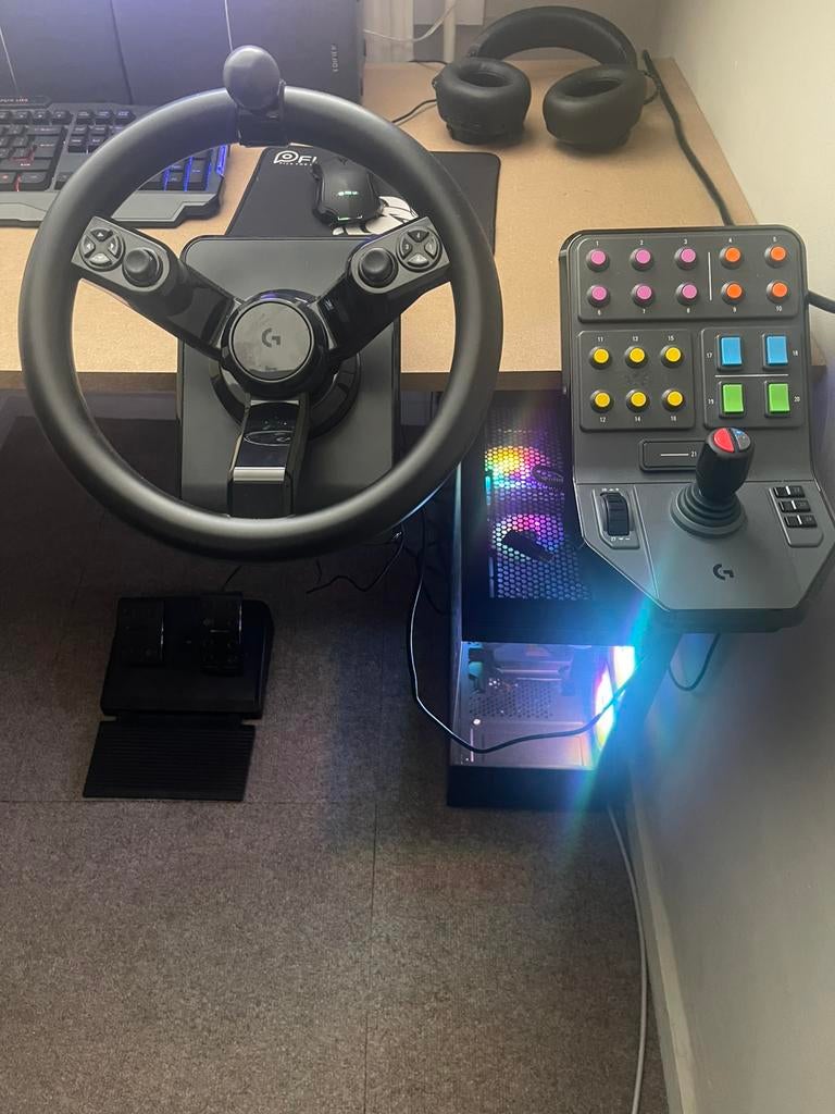 Logitech, Heavy equipment bundle / farming simulator stuur, Ophalen of Verzenden, Zo goed als nieuw