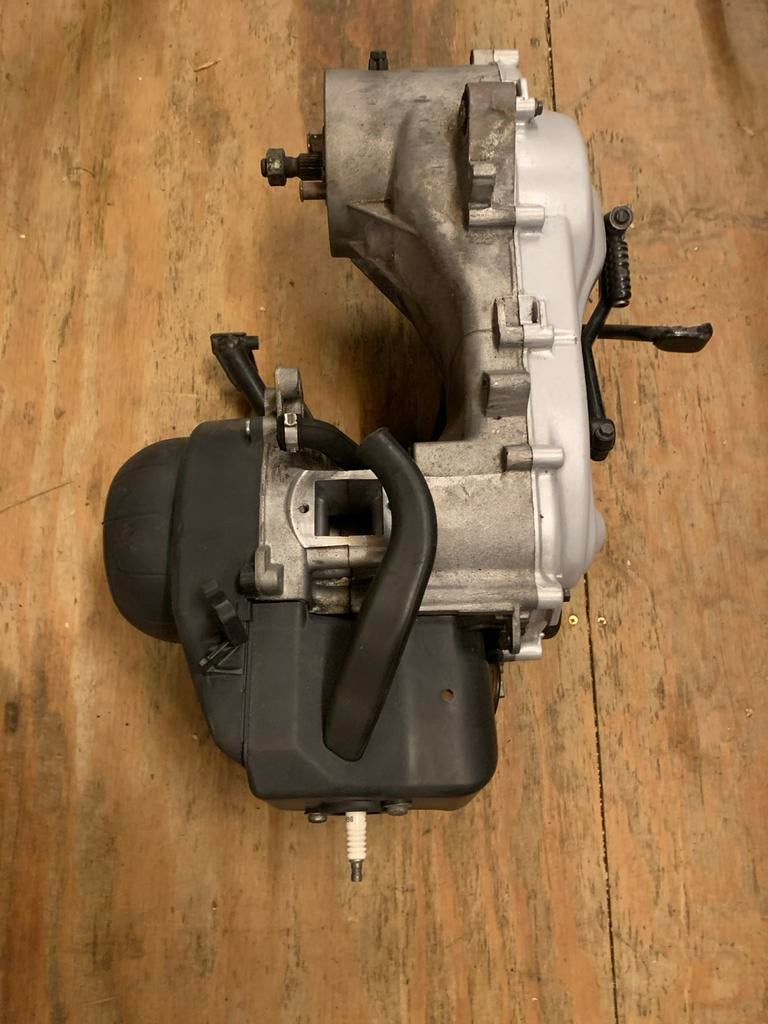 Motorblok Piaggio Vespa 2 takt met 50 sn cilinder, als nieuw, Ophalen of Verzenden, Gebruikt, Blok, Piaggio