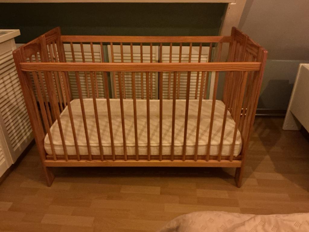 Baby ledikantje, inklapbaar, Ophalen, Zo goed als nieuw, Ledikant