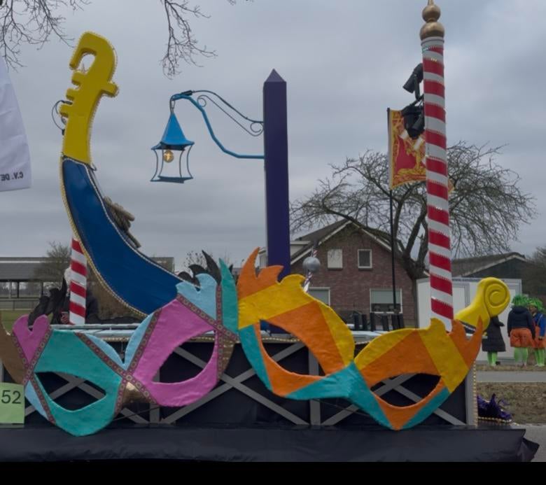Carnavalswagen incl onderstel. Moet weg!, Ophalen