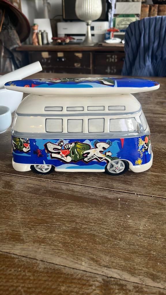Keramieken Volkswagenbus T1 met surfplank spaarpot, Ophalen of Verzenden, Zo goed als nieuw, Steen, Aardewerk of Keramiek, Dier
