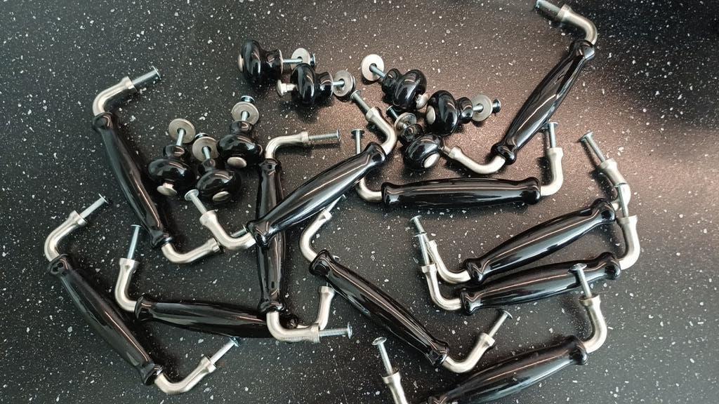 Deurknoppen en -grepen Ikea porselein keramiek zwart, Huis en Inrichting, Kasten | Overige, Zo goed als nieuw, Ophalen of Verzenden