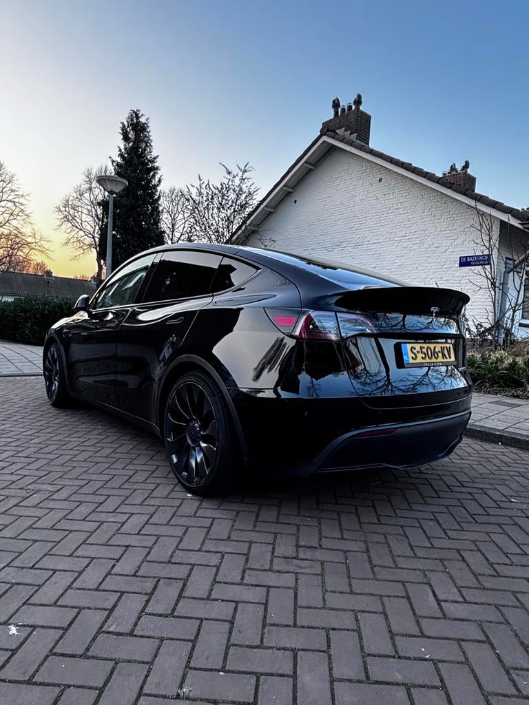 Tesla Model Y Performance 2023 Zwart, Auto's, Tesla, 1972 kg, Zwart, Elektrisch, Vierwielaandrijving