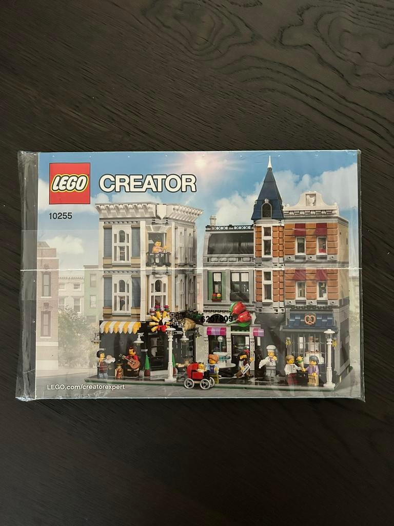 LEGO 10255 - Assembly Square, Ophalen of Verzenden, Zo goed als nieuw