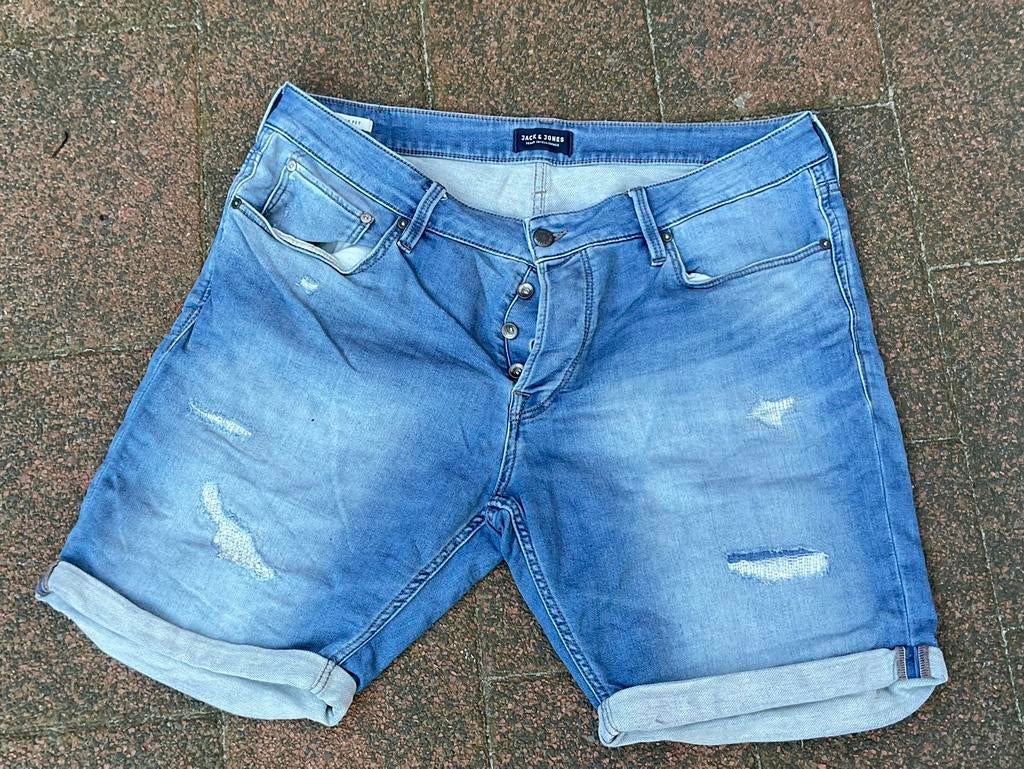 Korte spijkerbroek mt XXL van JACKS & jones €15,00, Kleding | Heren, Spijkerbroeken en Jeans, Ophalen of Verzenden, Zo goed als nieuw