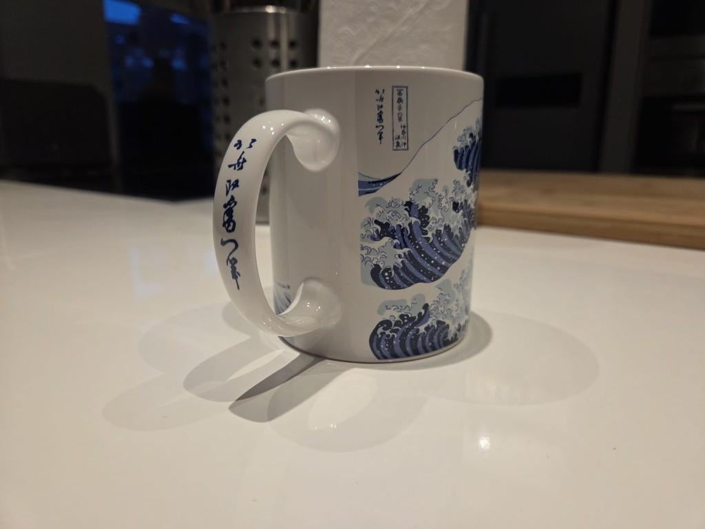 Mok met Japanse print (Hokusai), Keramiek, Ophalen of Verzenden, Zo goed als nieuw, Overige stijlen