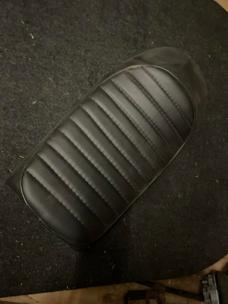 Ongebruikt Caferacer Zadel - Perfect voor je project!, Ophalen of Verzenden, Nieuw