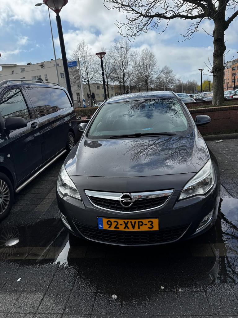 Opel Astra 1.4 Turbo 88KW 5D 2012 Grijs, Auto's, Voorwielaandrijving, 680 kg, 4 cilinders, Leder en Stof