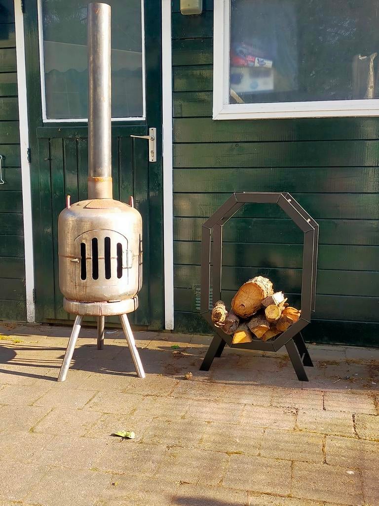 Robuuste vuurton met schoorsteen en houtopslag, Tuin en Terras, Vuurkorven, Ophalen of Verzenden, Gebruikt, Vuurton