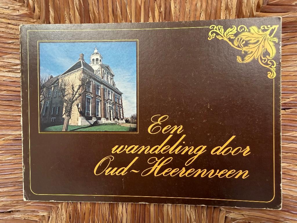 Een wandeling door Oud Heerenveen - fotoboek, Ophalen of Verzenden, 20e eeuw of later, Gelezen