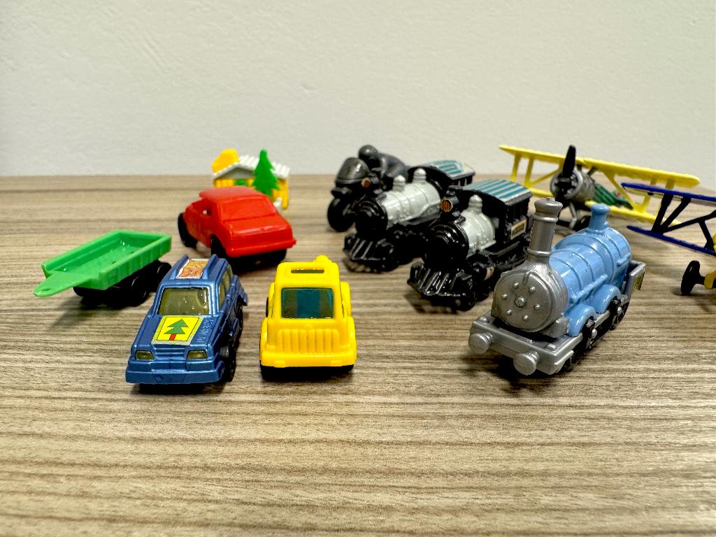 Kindersurprise Auto’s Treintjes & vliegtuigen, Ophalen of Verzenden, Zo goed als nieuw, Hardplasticfiguren