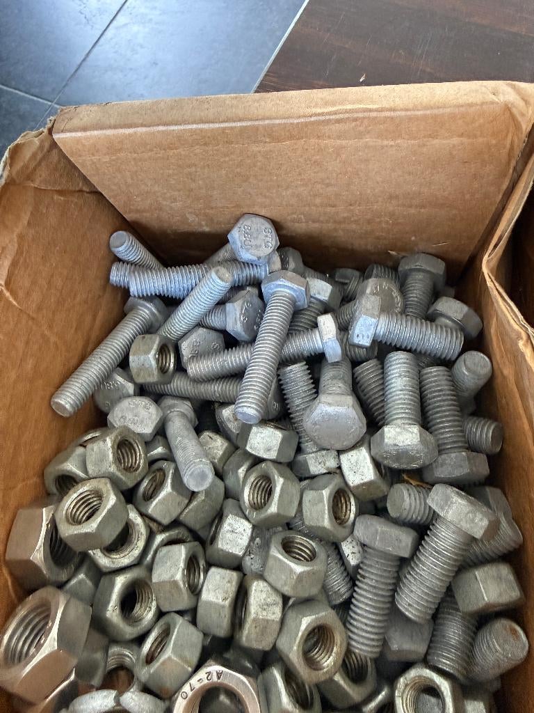 bout en moer, Ophalen, Nieuw